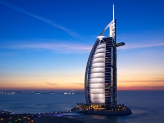 Das Tower Of Arabs In Dubai Wallpaper 320x240