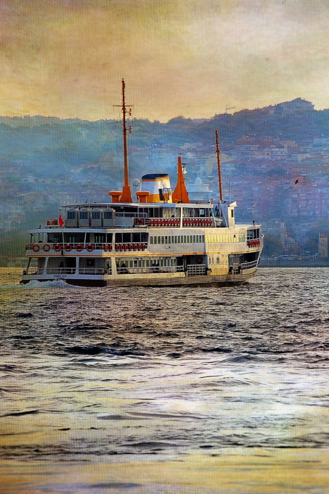 Das Ship In Sea Wallpaper 640x960