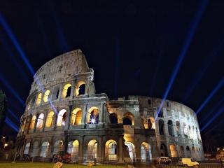 Das Rome Center, Colosseum Wallpaper 320x240