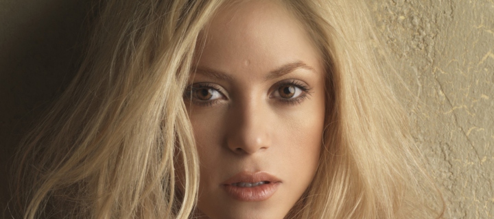 Blonde Shakira wallpaper 720x320