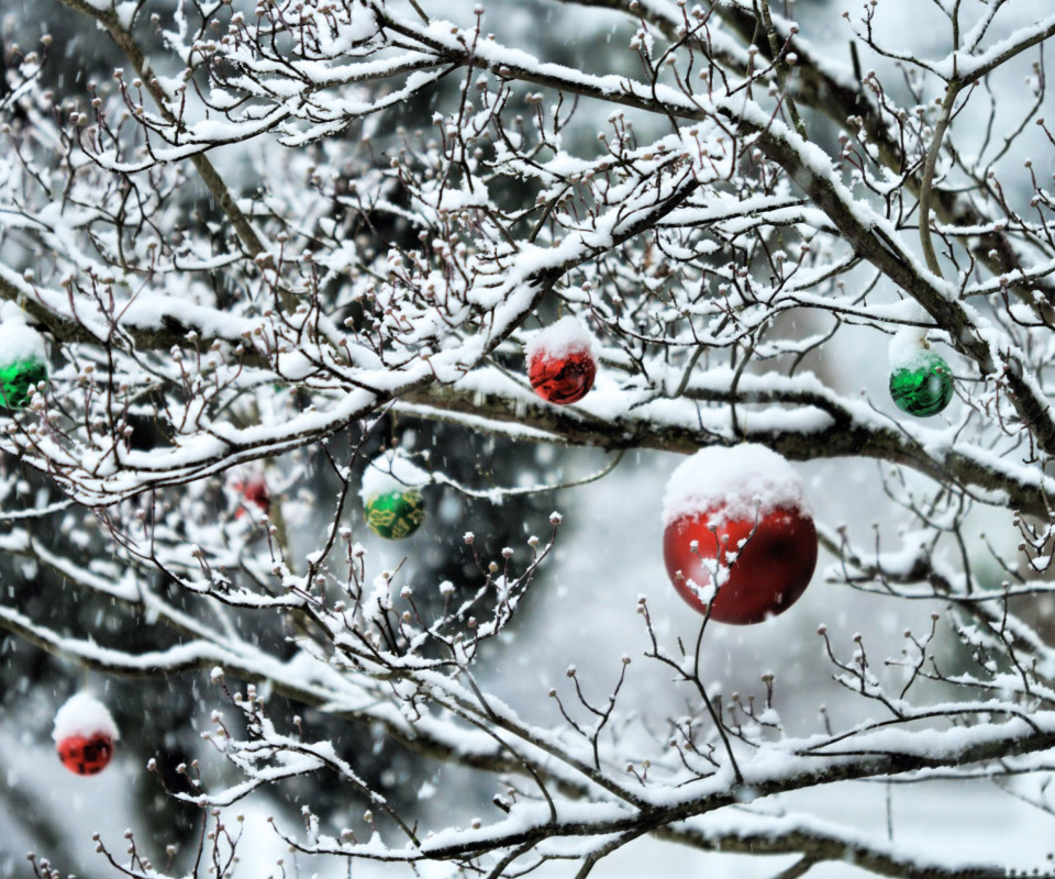 Decorated Tree Branches screenshot #1 960x800