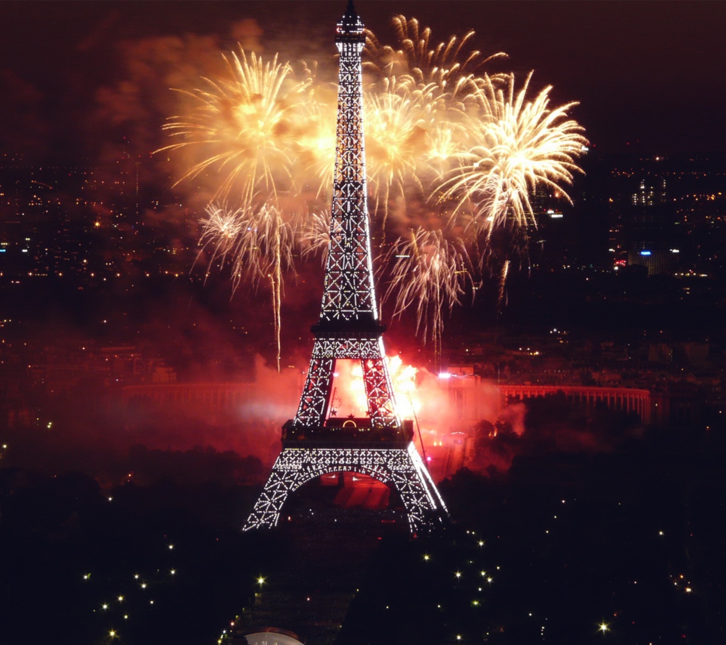Fondo de pantalla Fireworks At Eiffel Tower 1440x1280