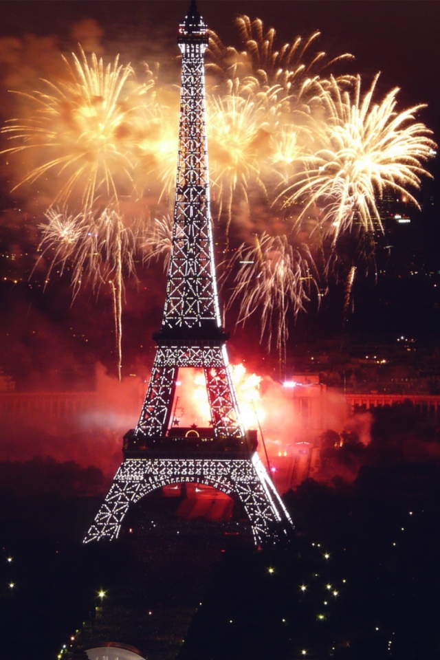 Fireworks At Eiffel Tower wallpaper 640x960