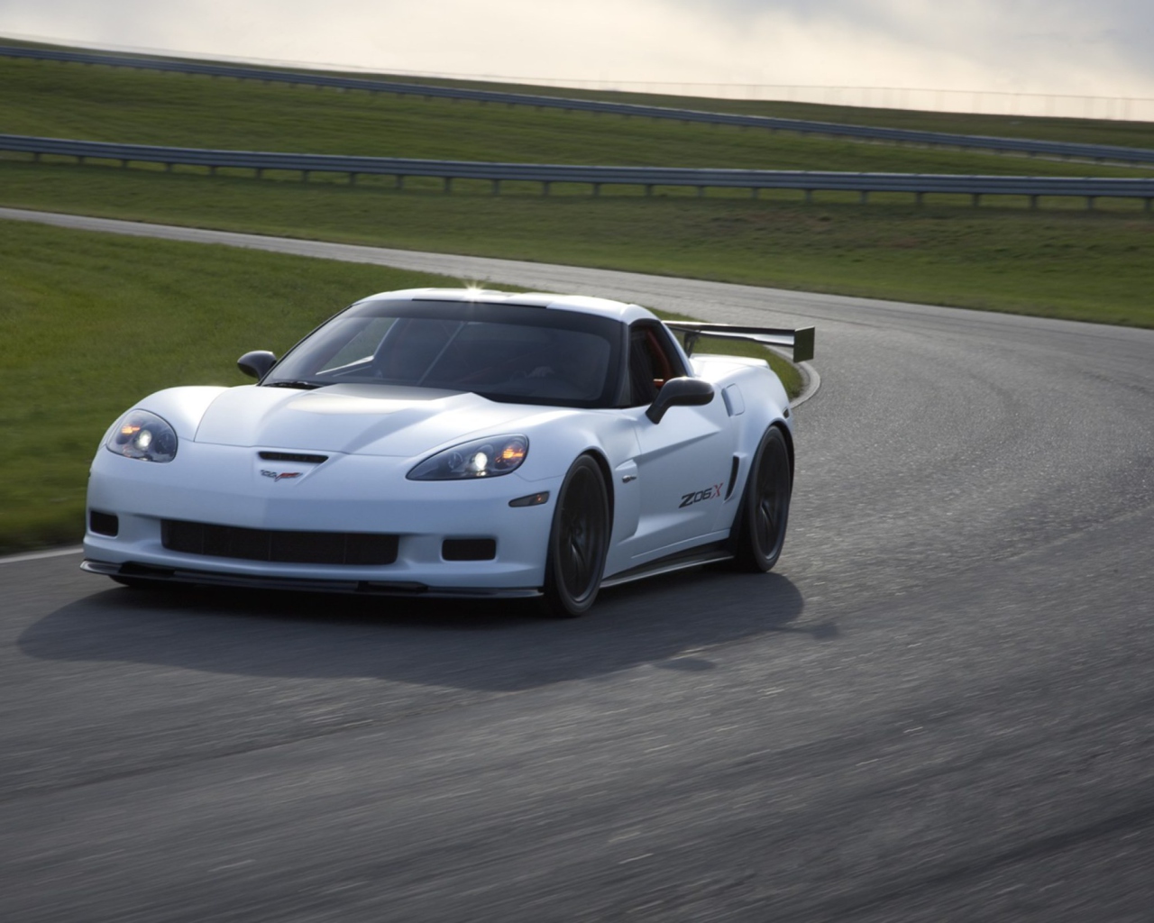 2010 Chevrolet Corvette Z06 Concept wallpaper 1280x1024