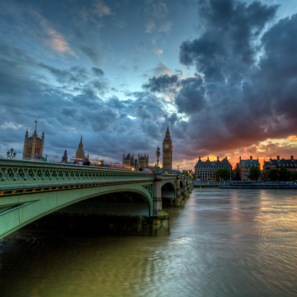 Westminster bridge on Thames River wallpaper 1024x1024
