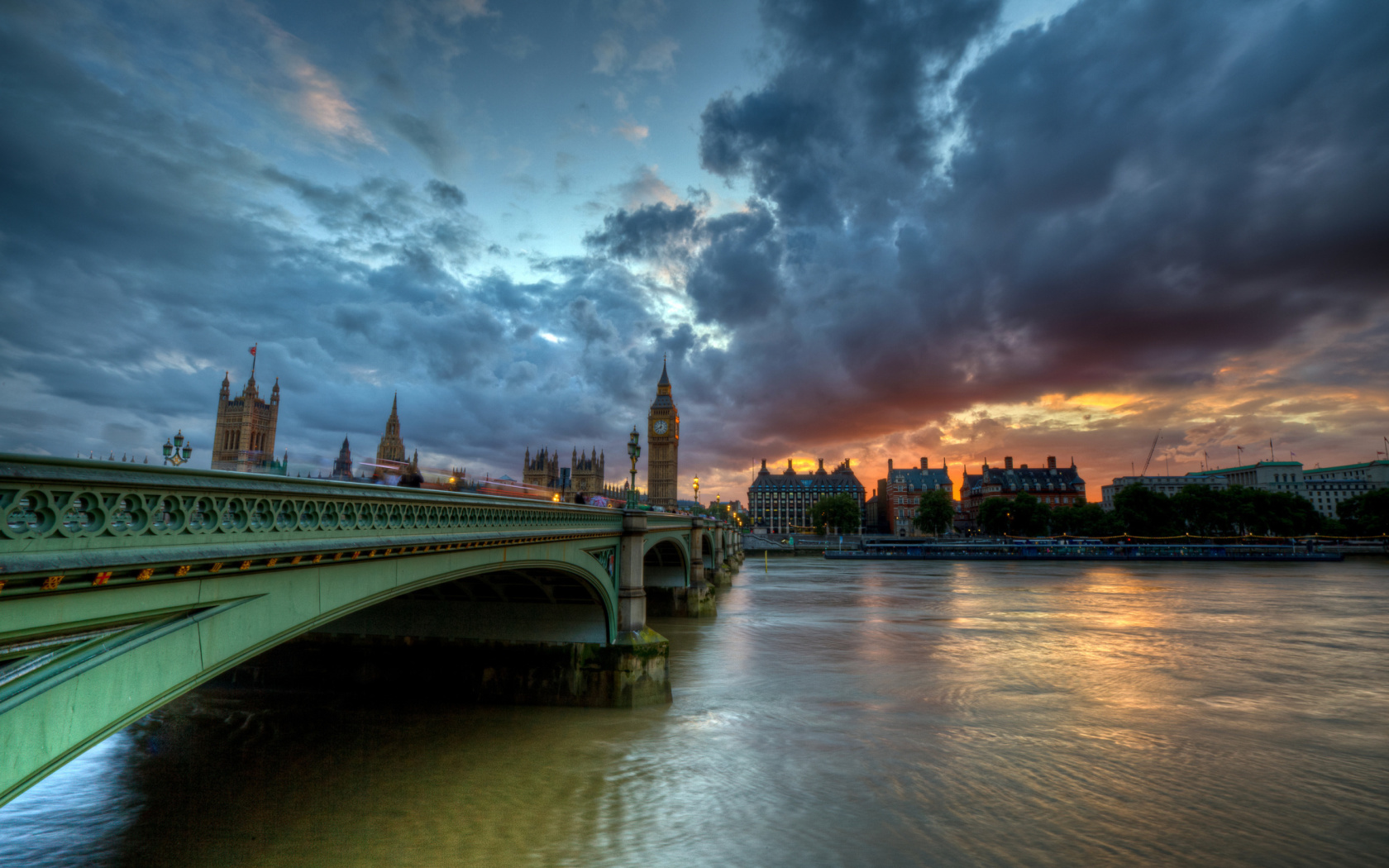 Das Westminster bridge on Thames River Wallpaper 1680x1050