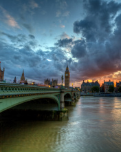 Обои Westminster bridge on Thames River 176x220