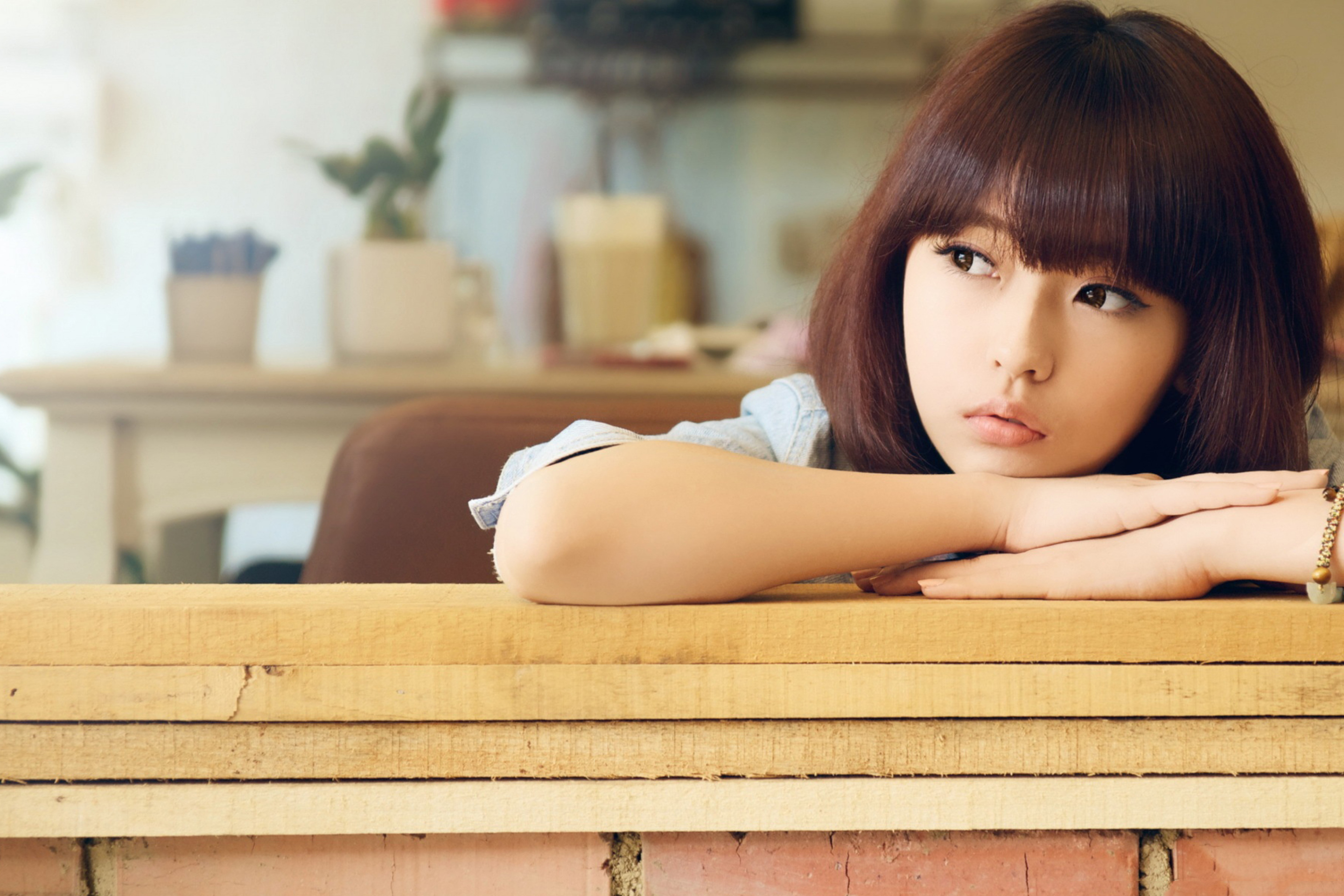 Das Cute Asian Girl In Thoughts Wallpaper 2880x1920