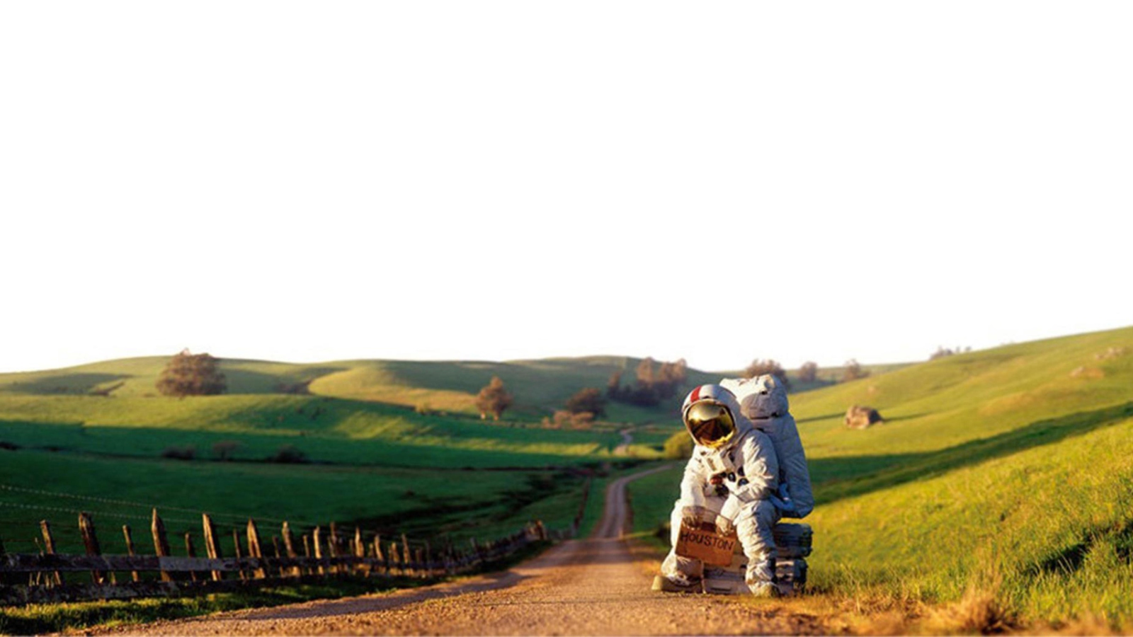 Sfondi Astronaut On The Road 1600x900