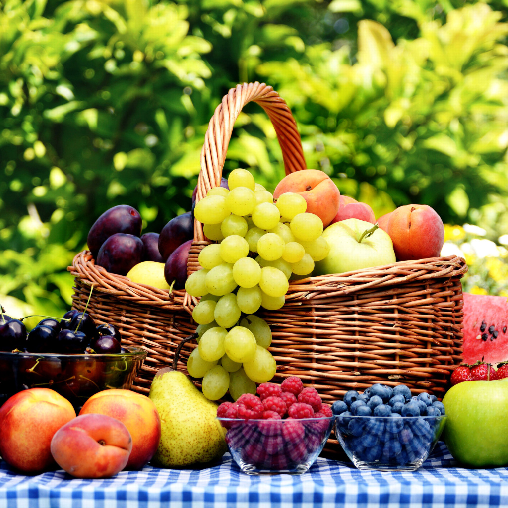 Обои Organic Fruit Gift Basket 1024x1024