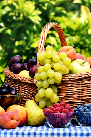Fondo de pantalla Organic Fruit Gift Basket 320x480