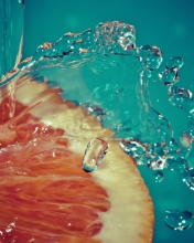 Screenshot №1 pro téma Orange Slice In Water Drops 176x220