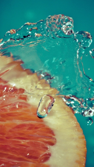 Sfondi Orange Slice In Water Drops 360x640