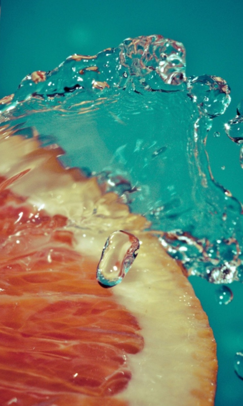 Das Orange Slice In Water Drops Wallpaper 480x800