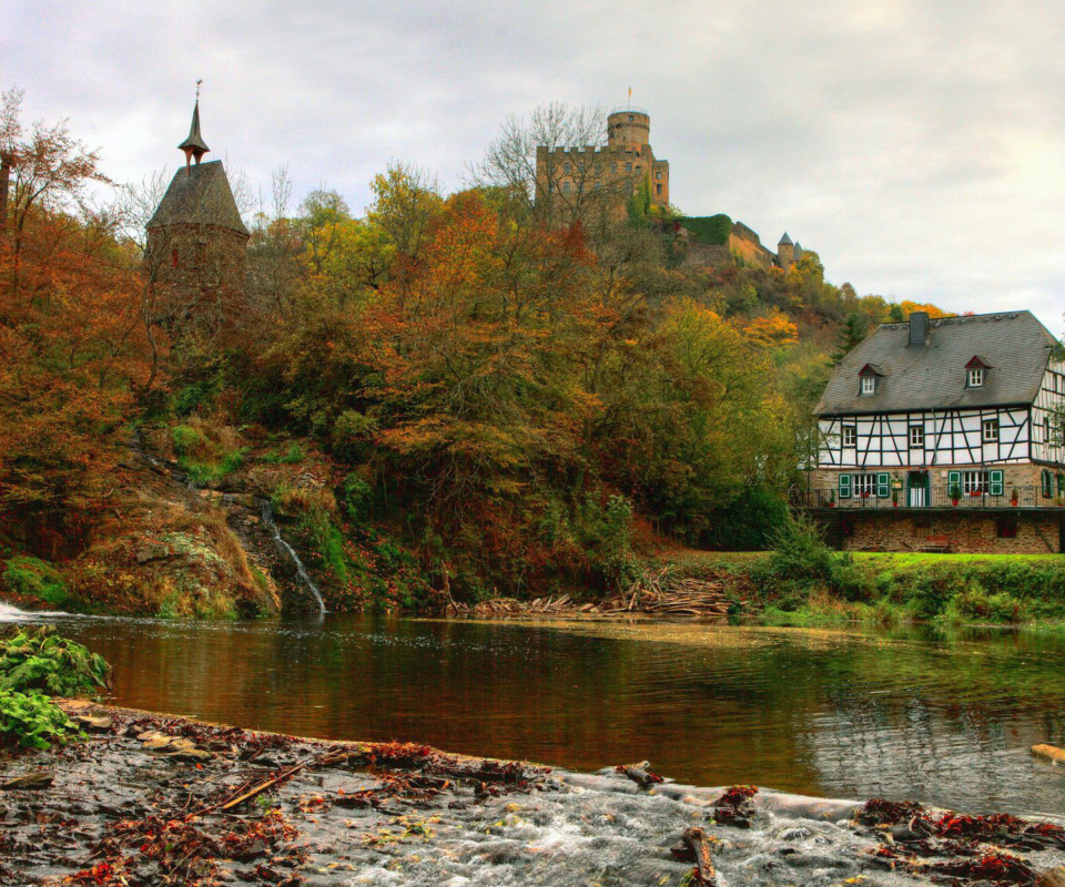 Das Castle in Autumn Forest Wallpaper 960x800