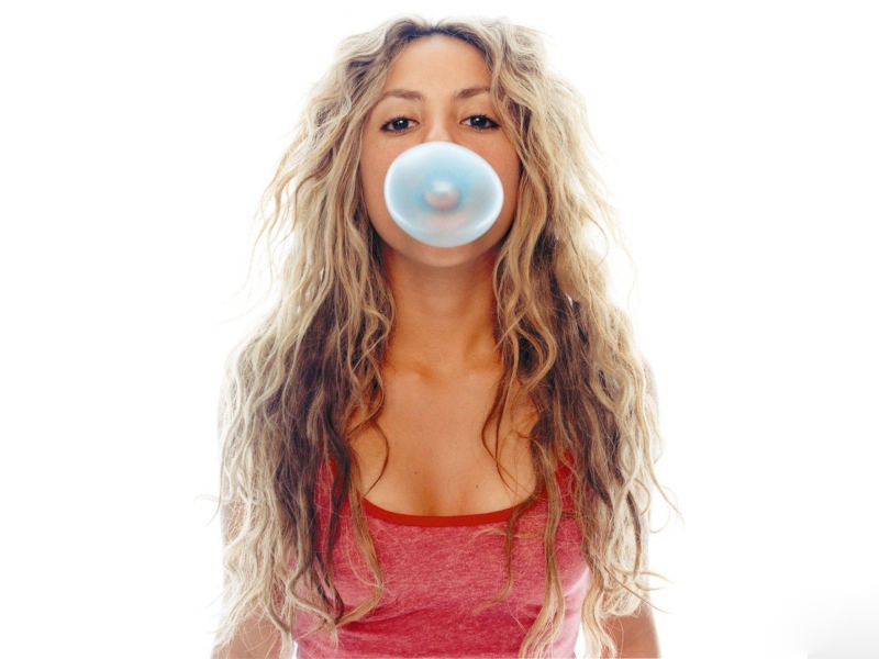 Sfondi Shakira And Bubble Gum 800x600
