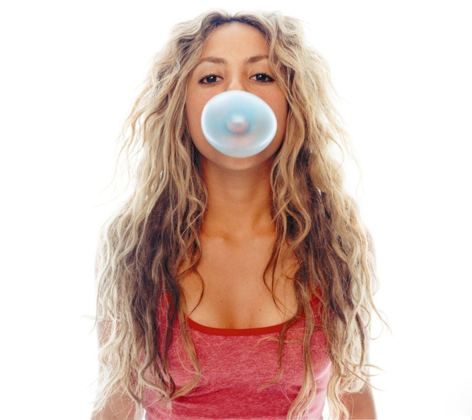 Fondo de pantalla Shakira And Bubble Gum 960x854