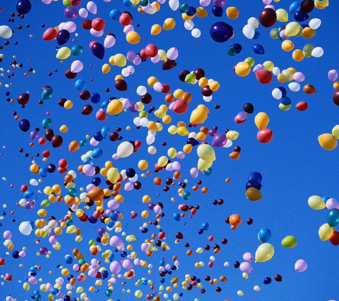 Das Colorful Balloons In Blue Sky Wallpaper 1080x960