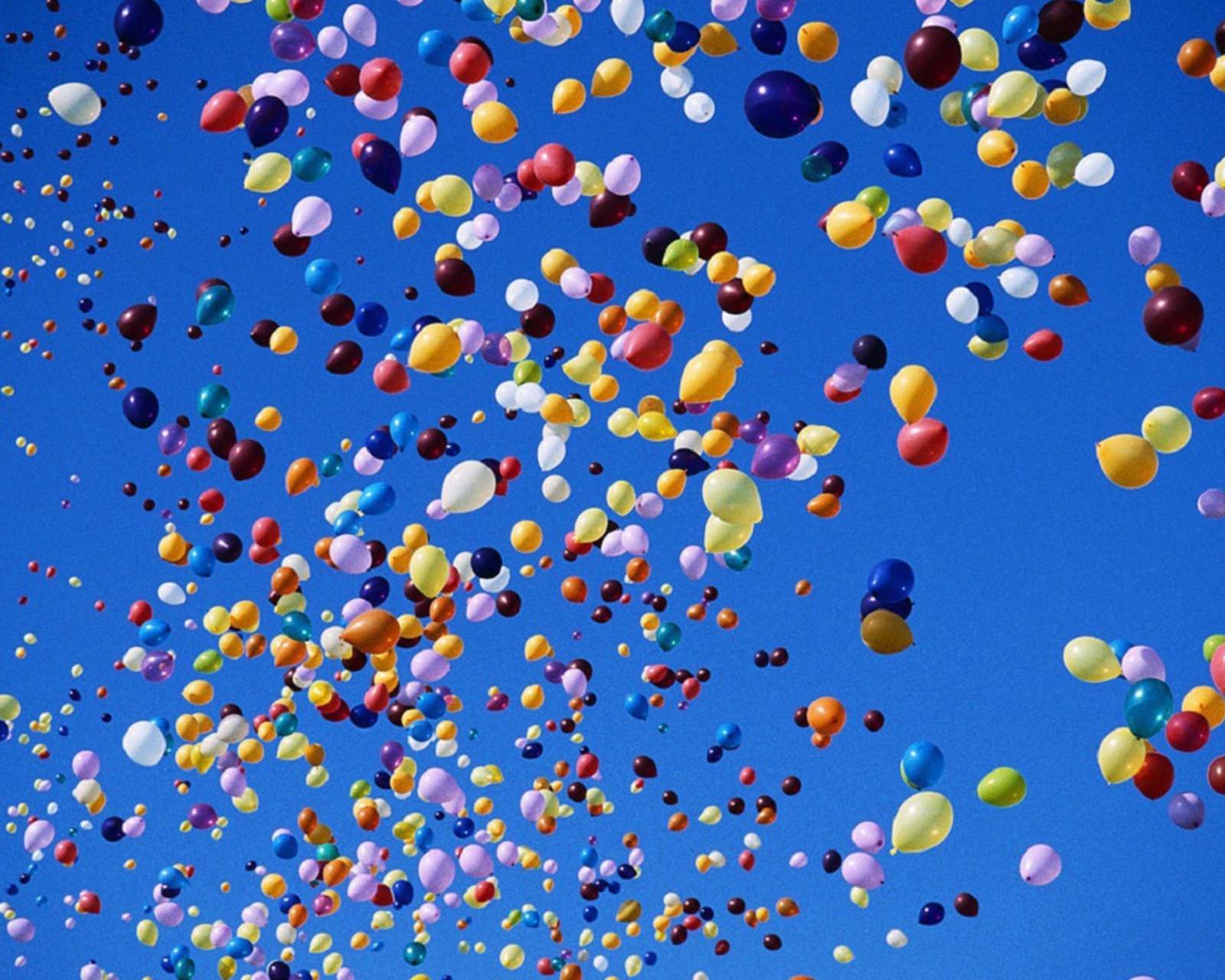 Das Colorful Balloons In Blue Sky Wallpaper 1600x1280