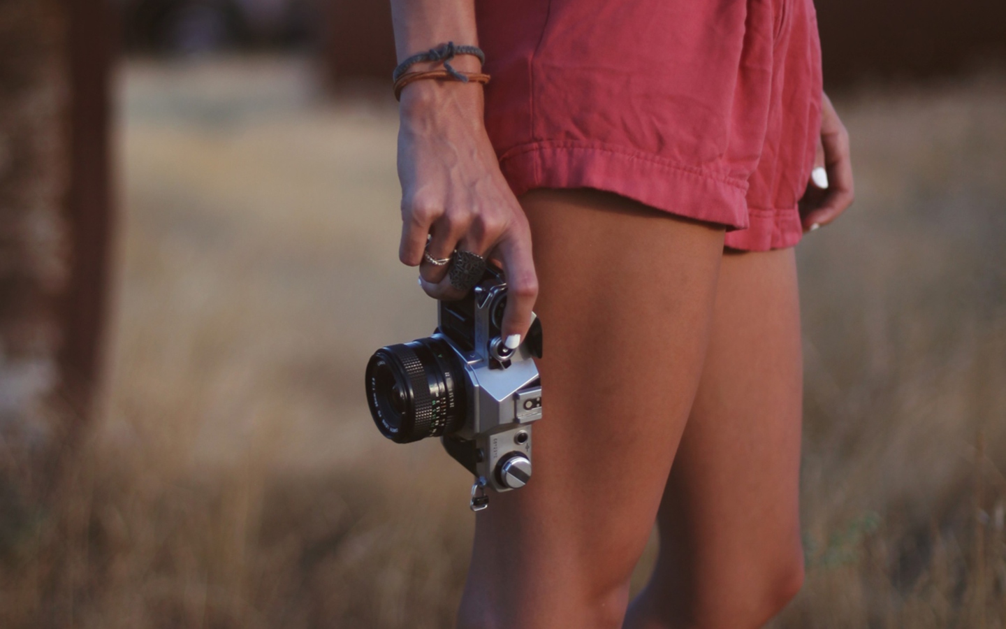 Girl With Photocamera screenshot #1 1440x900