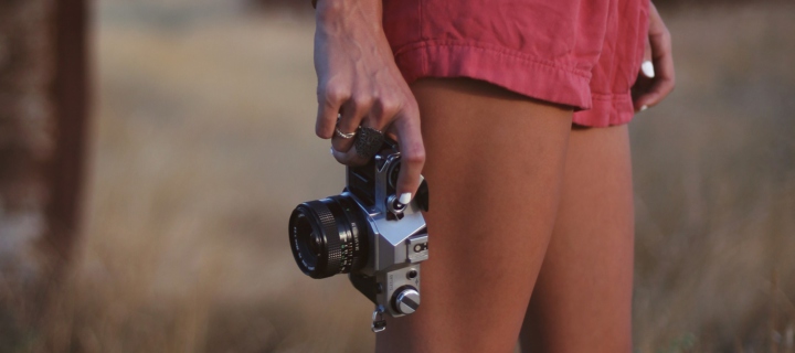 Girl With Photocamera screenshot #1 720x320