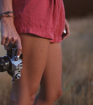 Girl With Photocamera - Fondos de pantalla gratis para 1024x1024