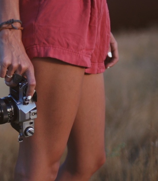 Girl With Photocamera - Obrázkek zdarma pro 640x960