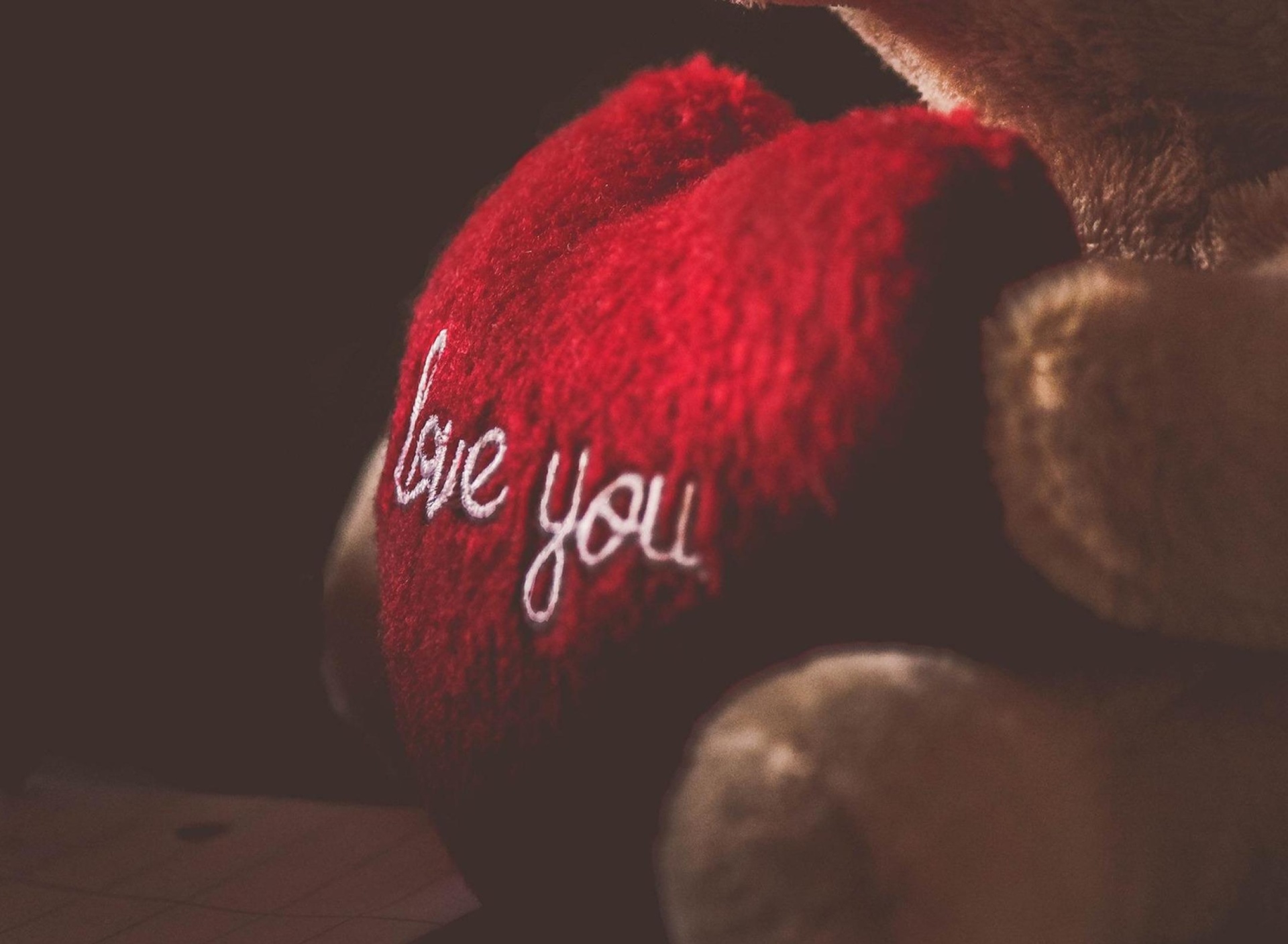 Обои Love You Plush Bear 1920x1408