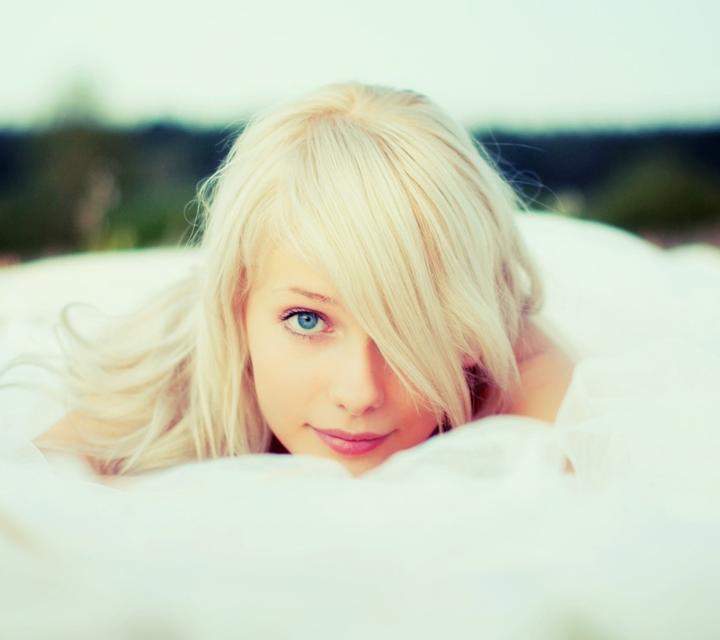 Fondo de pantalla White Veil & Blonde Girl 1440x1280