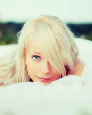 White Veil & Blonde Girl - Obrázkek zdarma pro iPhone 4S