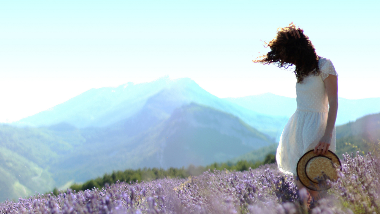 Girl In Lavender Field screenshot #1 1280x720