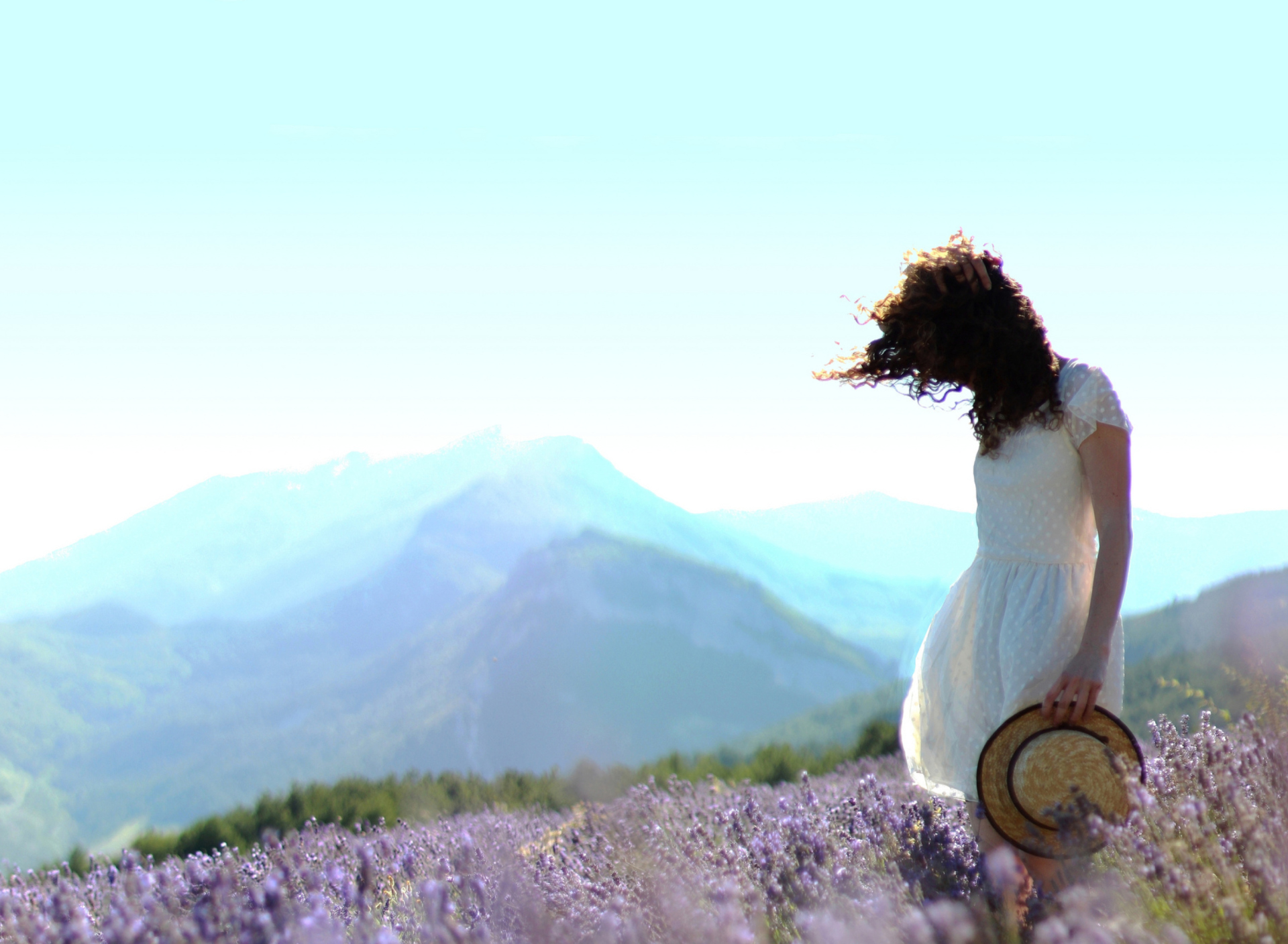 Girl In Lavender Field screenshot #1 1920x1408