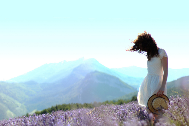 Sfondi Girl In Lavender Field