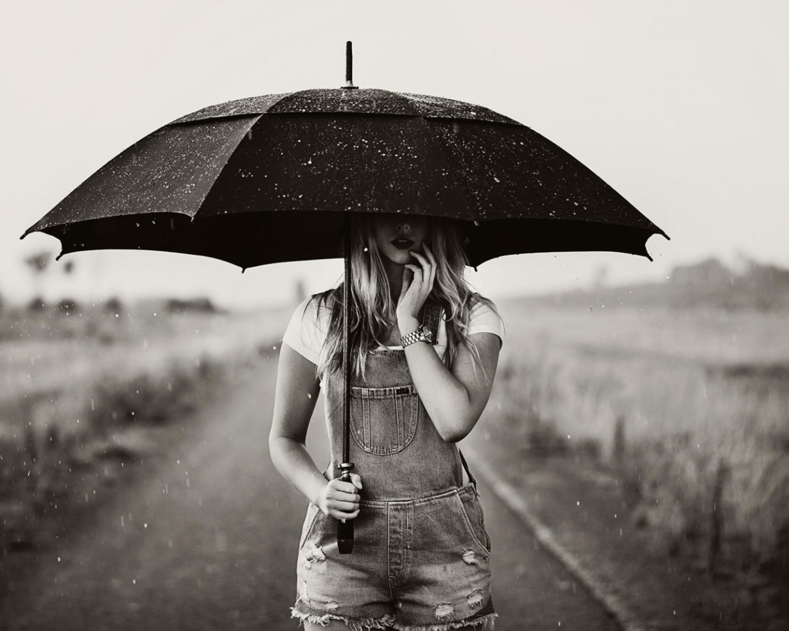 Girl Under Black Umbrella wallpaper 1600x1280