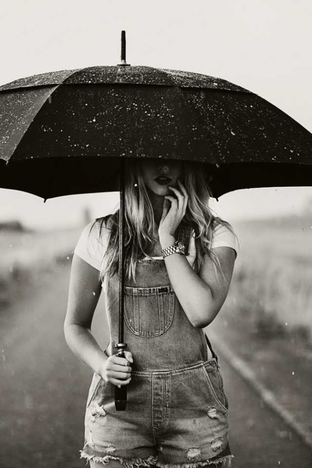 Fondo de pantalla Girl Under Black Umbrella 640x960