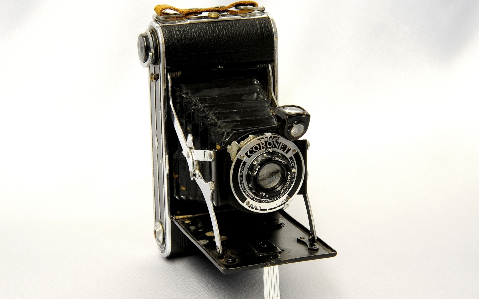 Screenshot №1 pro téma Coronet Vintage Retro Camera 1680x1050