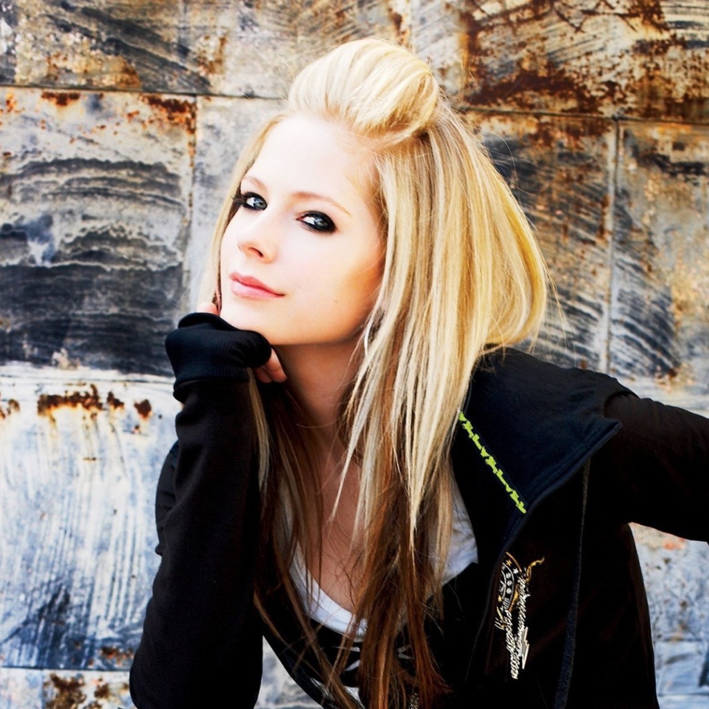 Обои Avril Lavigne 1024x1024