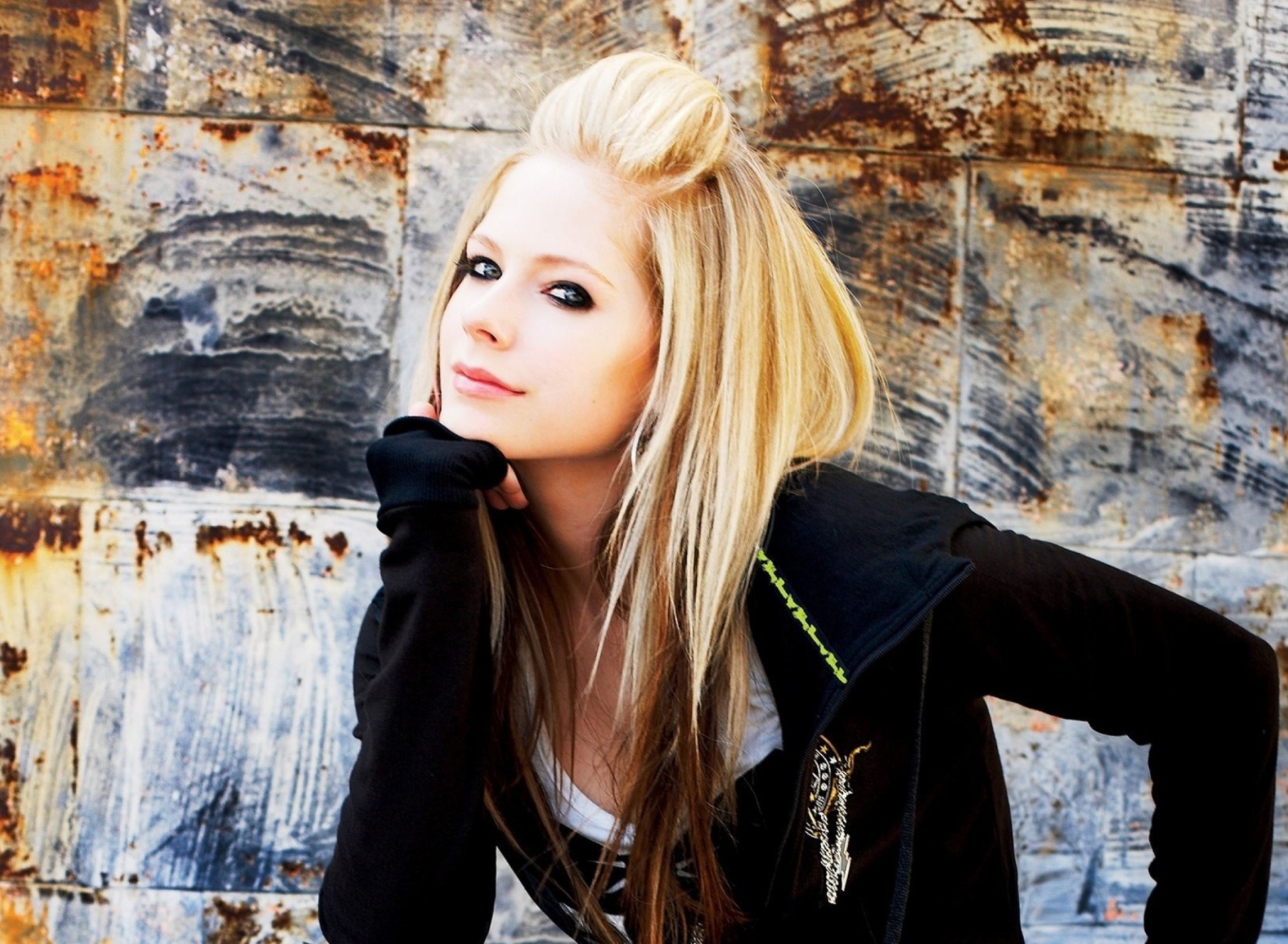 Avril Lavigne screenshot #1 1920x1408
