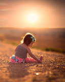 Das Child On Road At Sunset Wallpaper 128x160