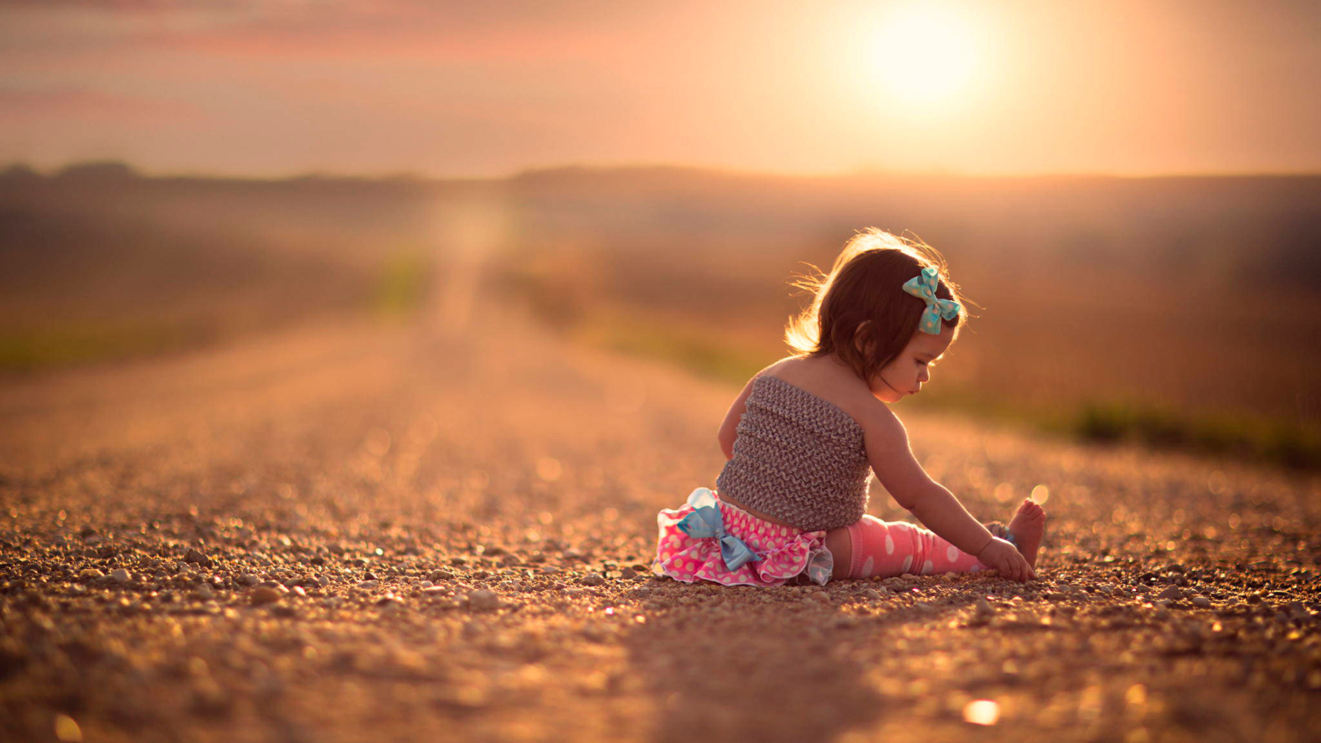 Das Child On Road At Sunset Wallpaper 1920x1080