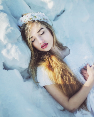 Sleeping Snow Beauty - Obrázkek zdarma pro Palm Pre 2