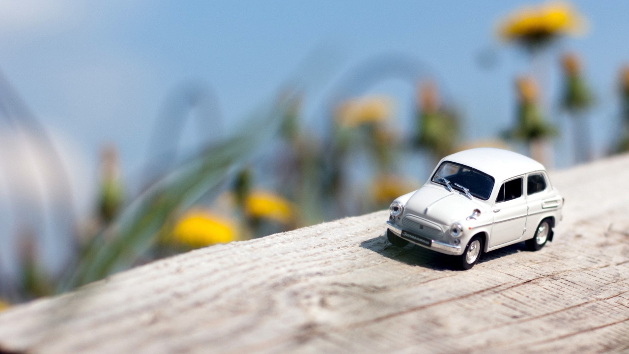 Das Mini Toy Car Wallpaper 1280x720