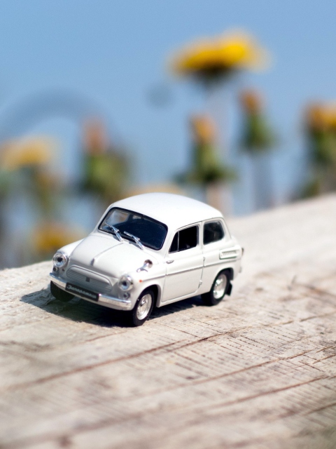 Das Mini Toy Car Wallpaper 480x640