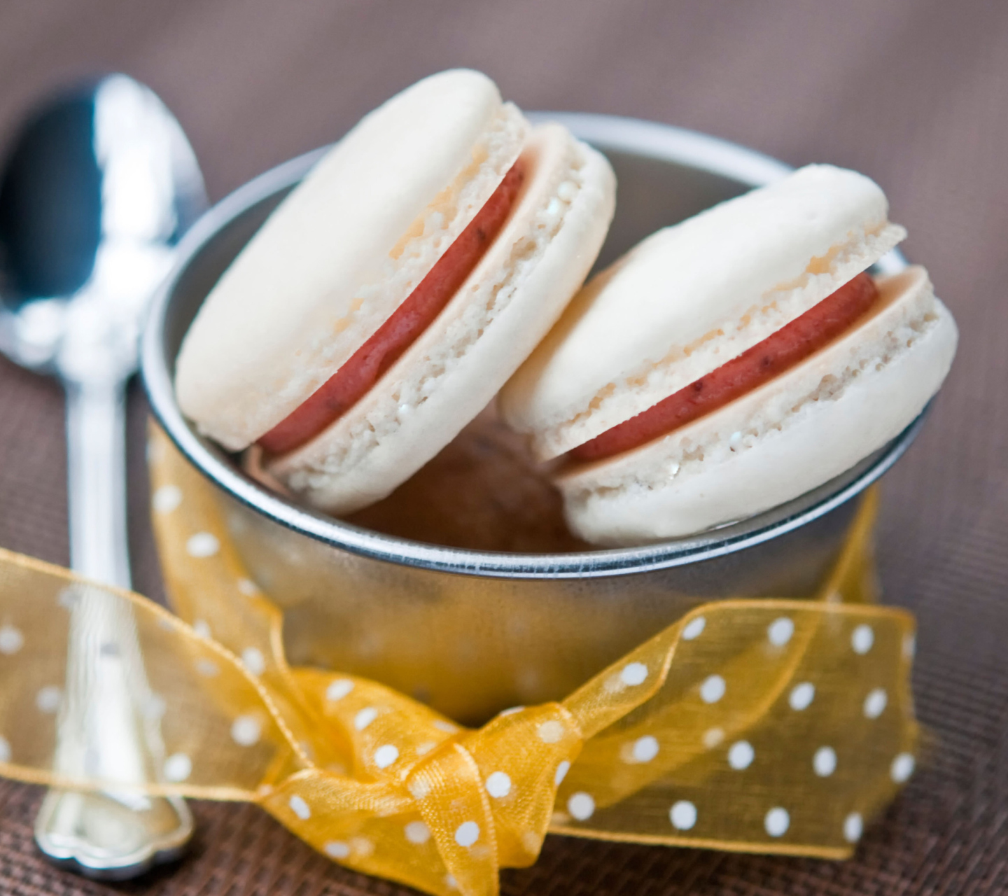 Das Macarons Decorate With Ribbons Wallpaper 1440x1280