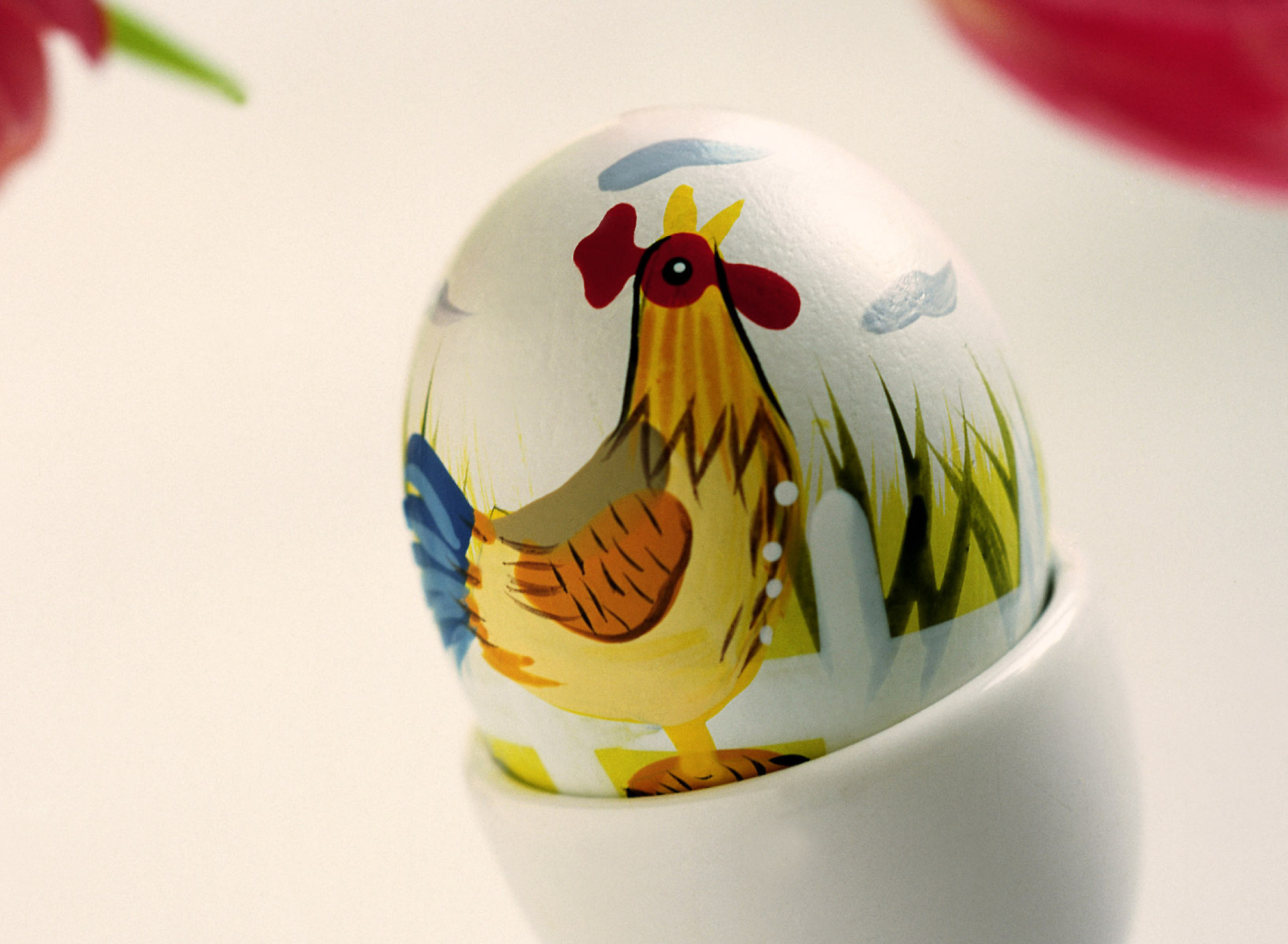 Easter Egg With A Beautiful Motif wallpaper 1920x1408