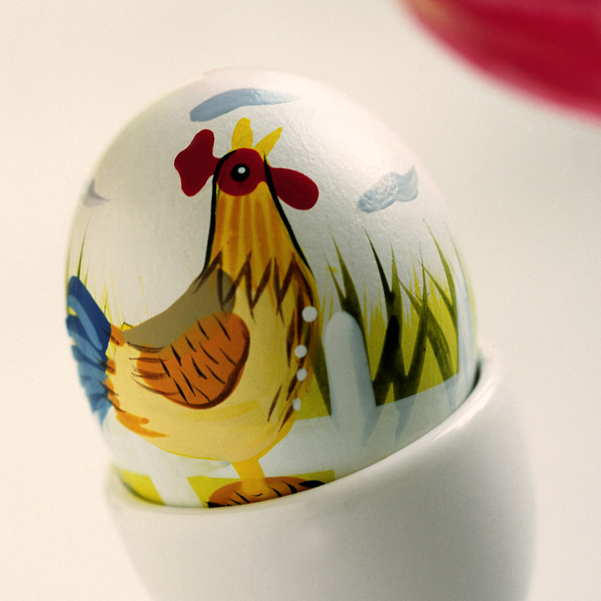 Easter Egg With A Beautiful Motif wallpaper 2048x2048