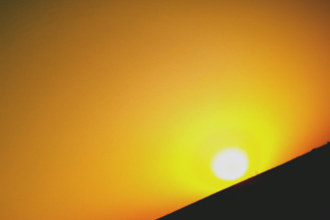 Black And Yellow Sun screenshot #1 480x320