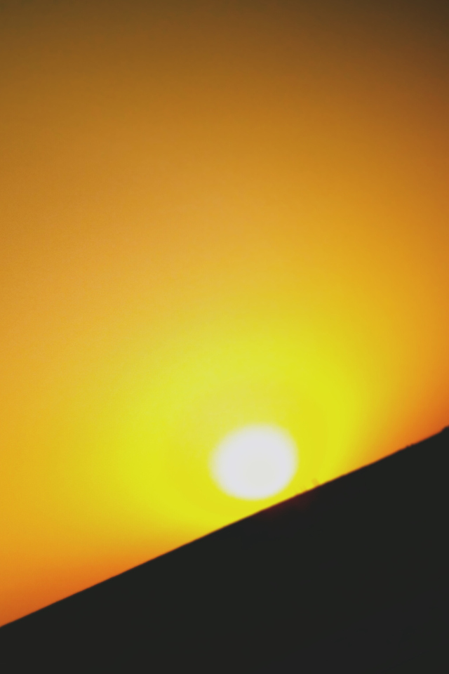 Screenshot №1 pro téma Black And Yellow Sun 640x960
