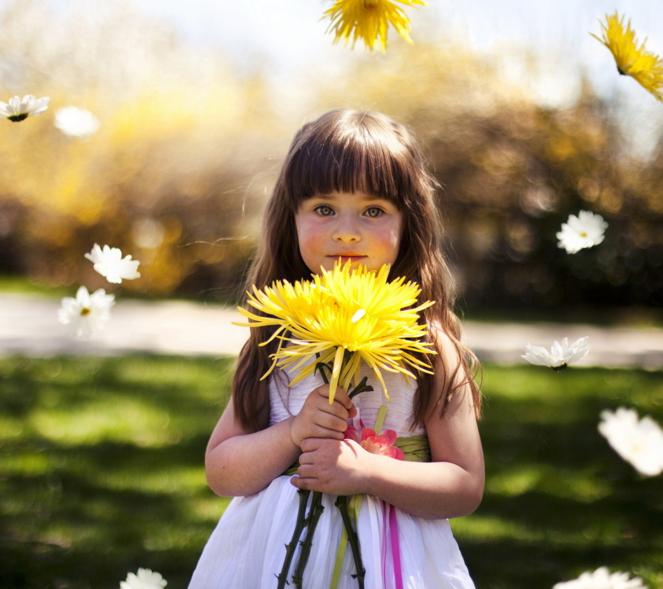 Das Sweet Child With Yellow Flower Bouquet Wallpaper 960x854