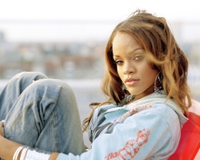 Sfondi Rihanna 220x176